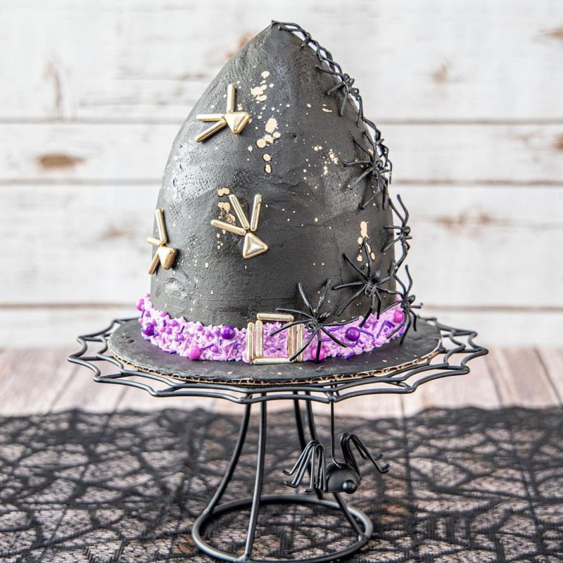 black witch hat Halloween cake ideas