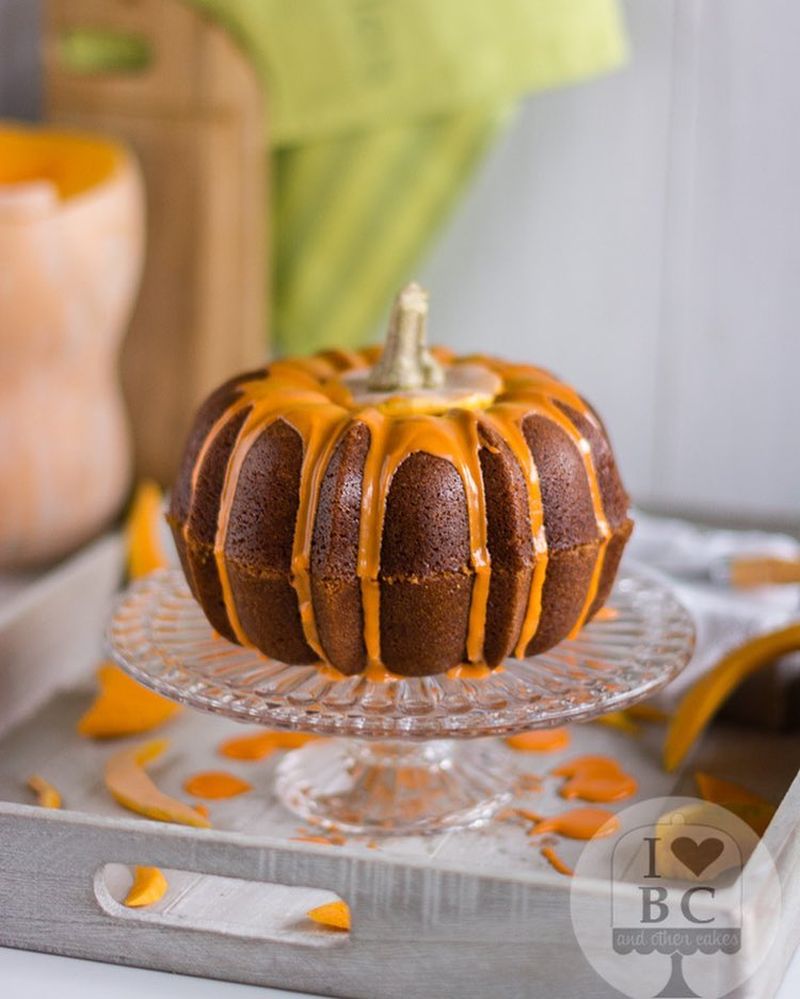 Pumpkin cake for Halloween 