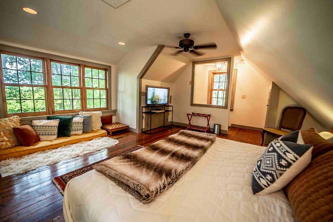 Virginia River Cabin as Airbnb-bedroom