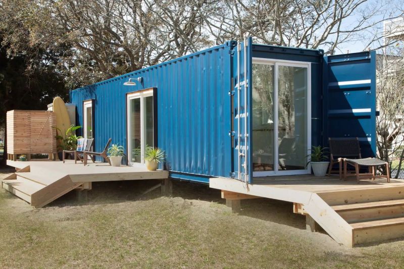 Shipping container airbnb rental in Carolina Beach, US