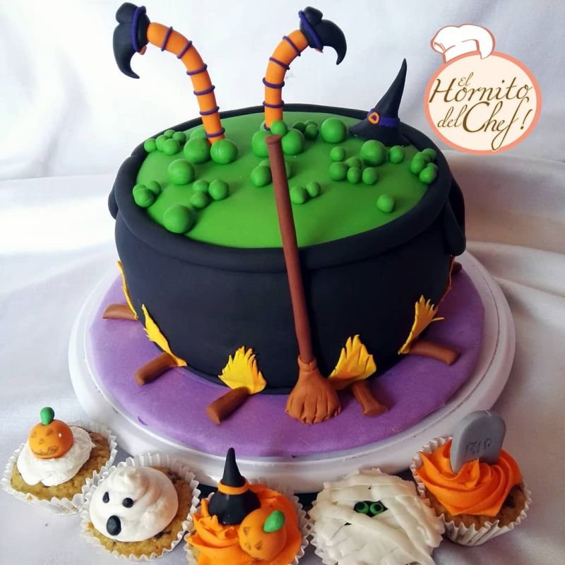 Witch cauldron cake for Halloween 